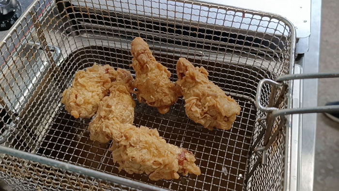 Панировка маринованной курицы с обжаркой во фритюрнице